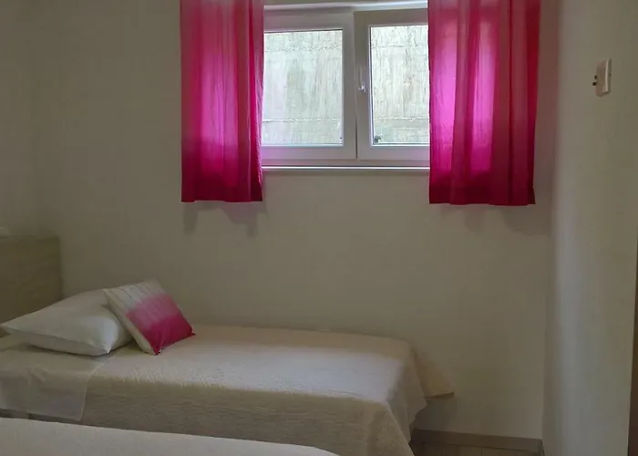 Zaklopatica Apartment *