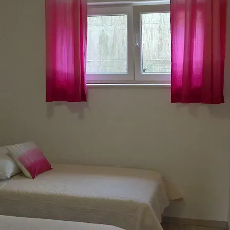 Zaklopatica Apartman *